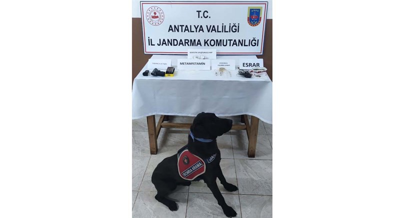 Gerçekleştirilen Önleme Aramasında Uyuşturucu Madde Ele Geçirildi 01