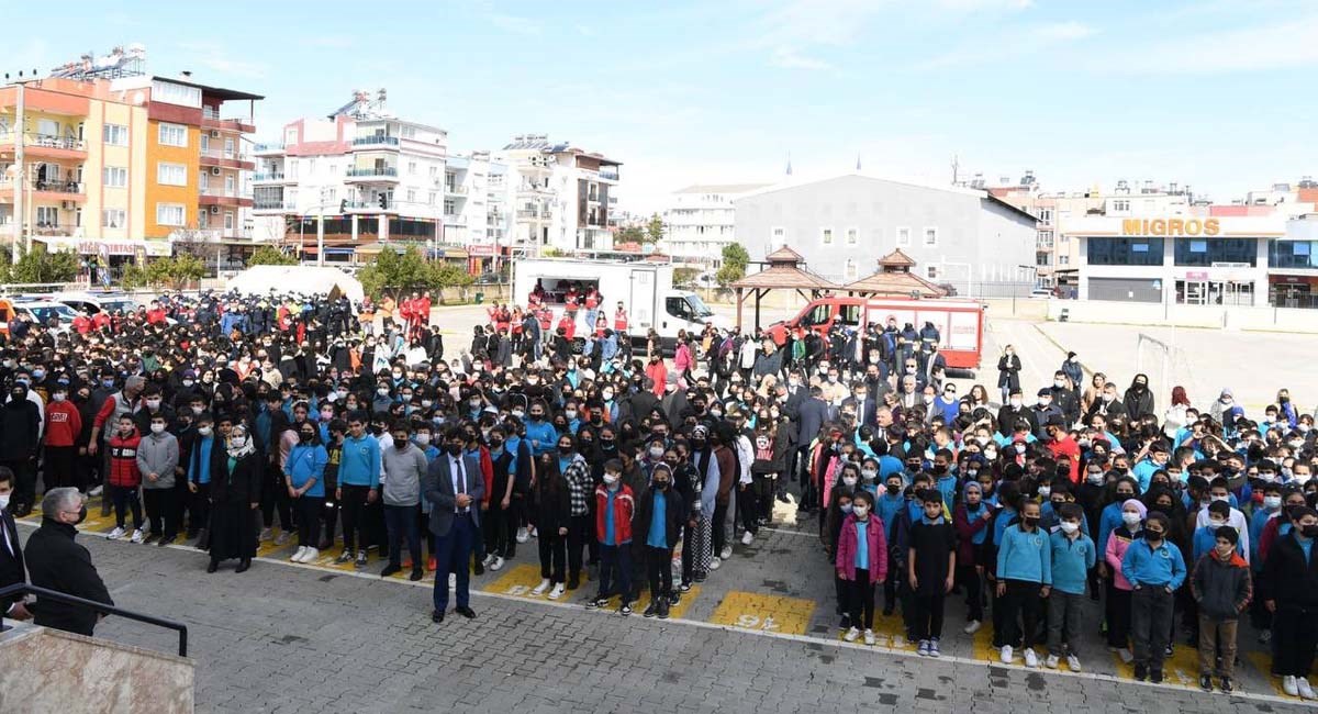 Vali Yazıcı Deprem Anı ve Tahliye Tatbikatına Katıldı 05