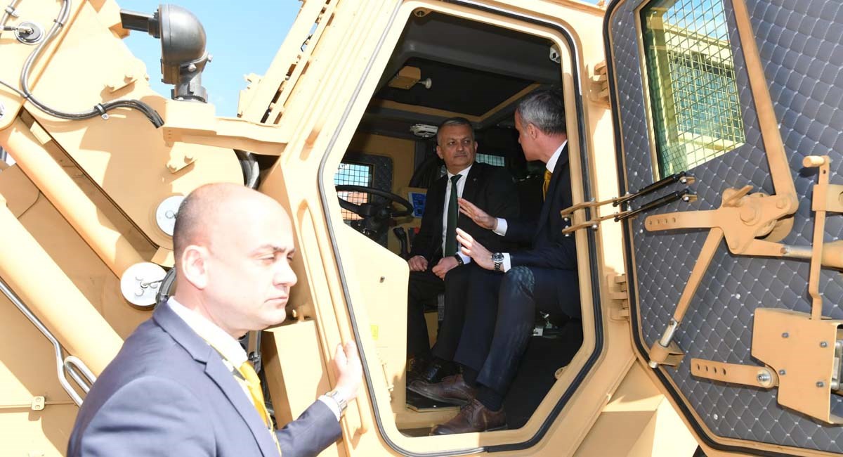 Vali Yazıcı KOMATEK Fuarına Katıldı 05