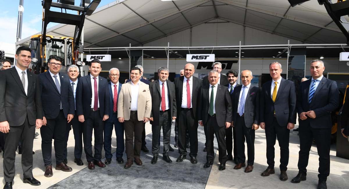 Vali Yazıcı KOMATEK Fuarına Katıldı 07