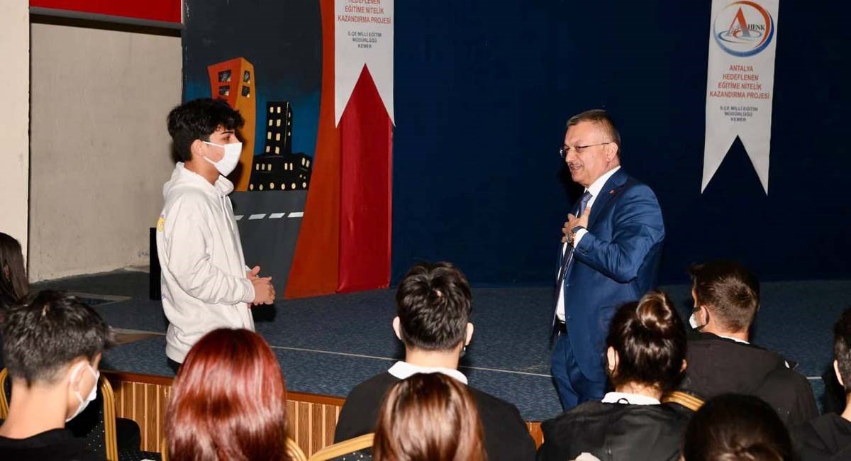 Vali Yazıcı Kemerde Öğrencilerle ve Okul Müdürleriyle Buluştu 08