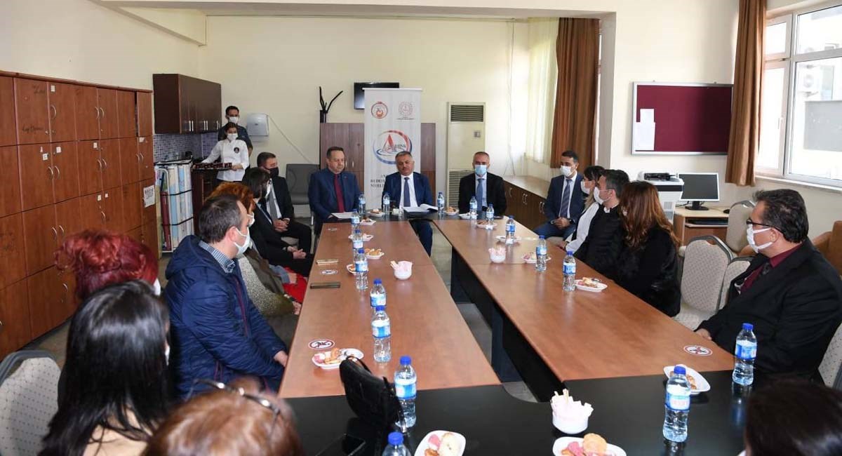 Vali Yazıcı Kemerde Öğrencilerle ve Okul Müdürleriyle Buluştu 09