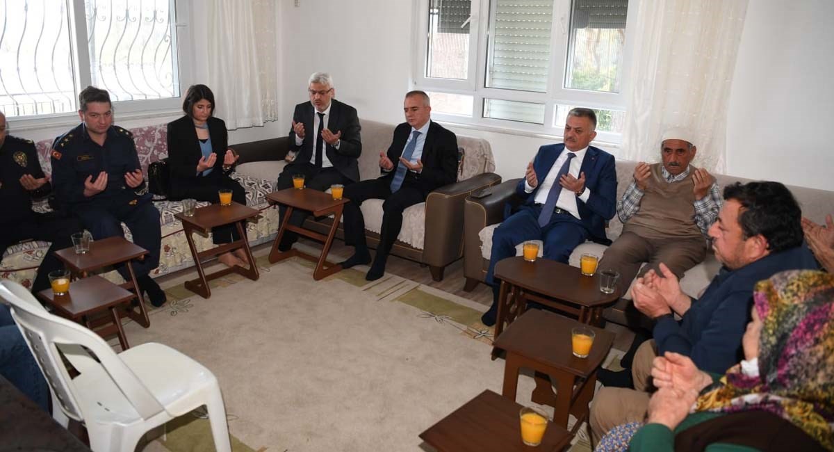Vatan Uğruna Şehit Düşen Kahramanlarımızı Asla Unutmayacağız 01