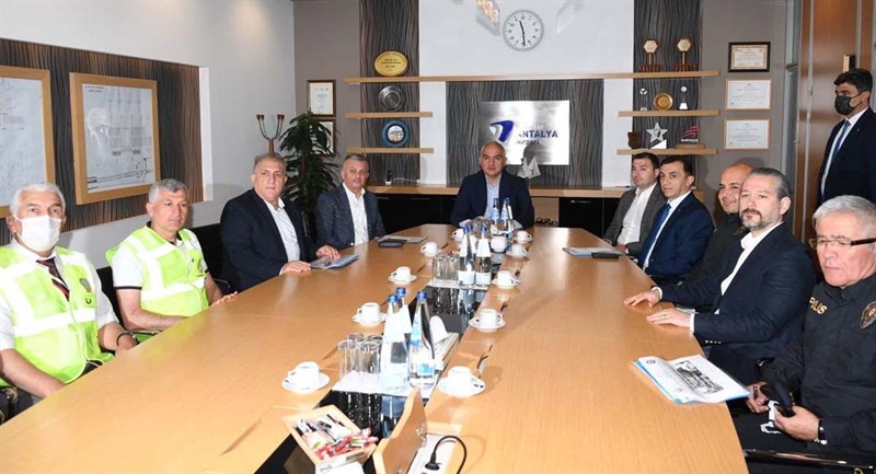 Antalya Havaalanında İncelemeler 01