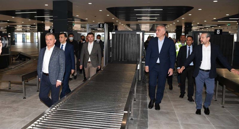 Antalya Havaalanında İncelemeler 02