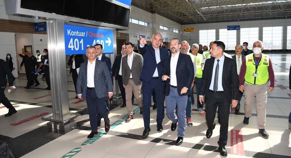 Antalya Havaalanında İncelemeler 03