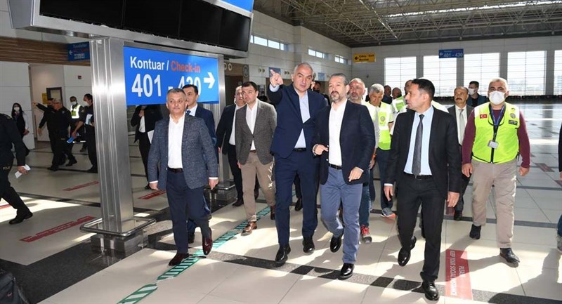 Antalya Havaalanında İncelemeler 03