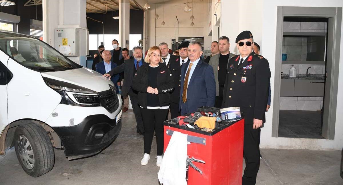 01_Vali_Yazıcı_Gaziler_Sanayi_Sitesi_Esnafı_İle_Bir_Araya_Geldi