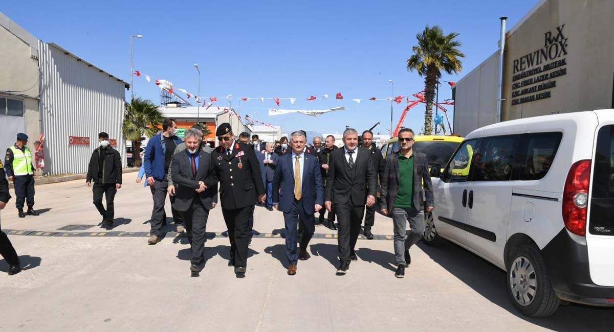 08_Vali_Yazıcı_Gaziler_Sanayi_Sitesi_Esnafı_İle_Bir_Araya_Geldi