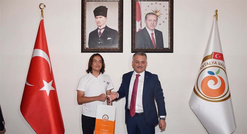 Vali Yazıcı LGS Şampiyonlarını Ağırladı 02