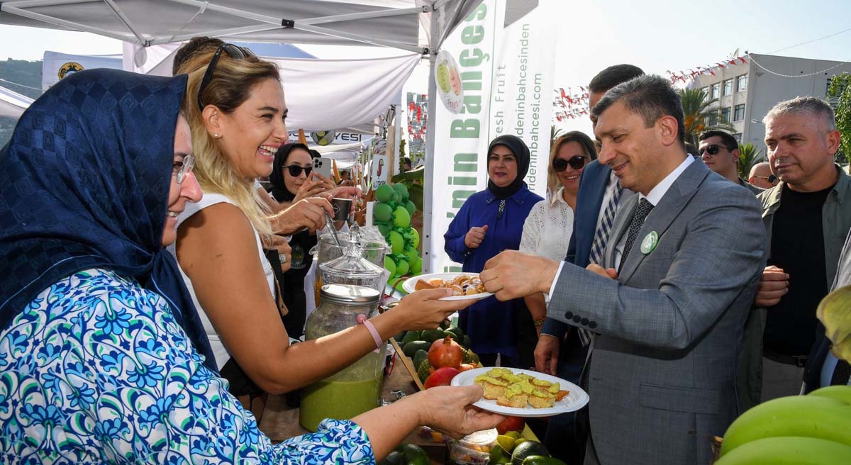 Vali Şahin Tropikal Meyve Festivalinin Açılış Törenine Katıldı 04