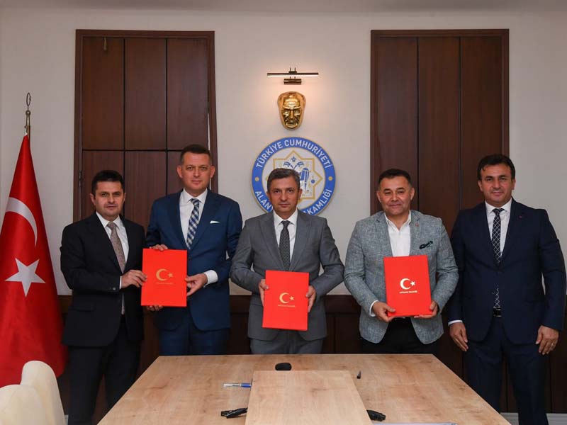Vali Şahin, Alanya’da 24 Derslikli Okul Protokolü İmzaladı