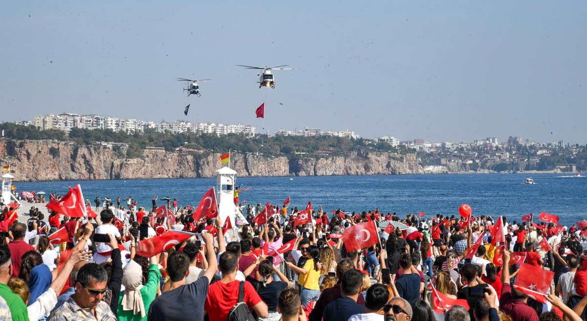 Antalyada F-16 lardan Nefes Kesen 100 üncü Yıl Gösterisi 03