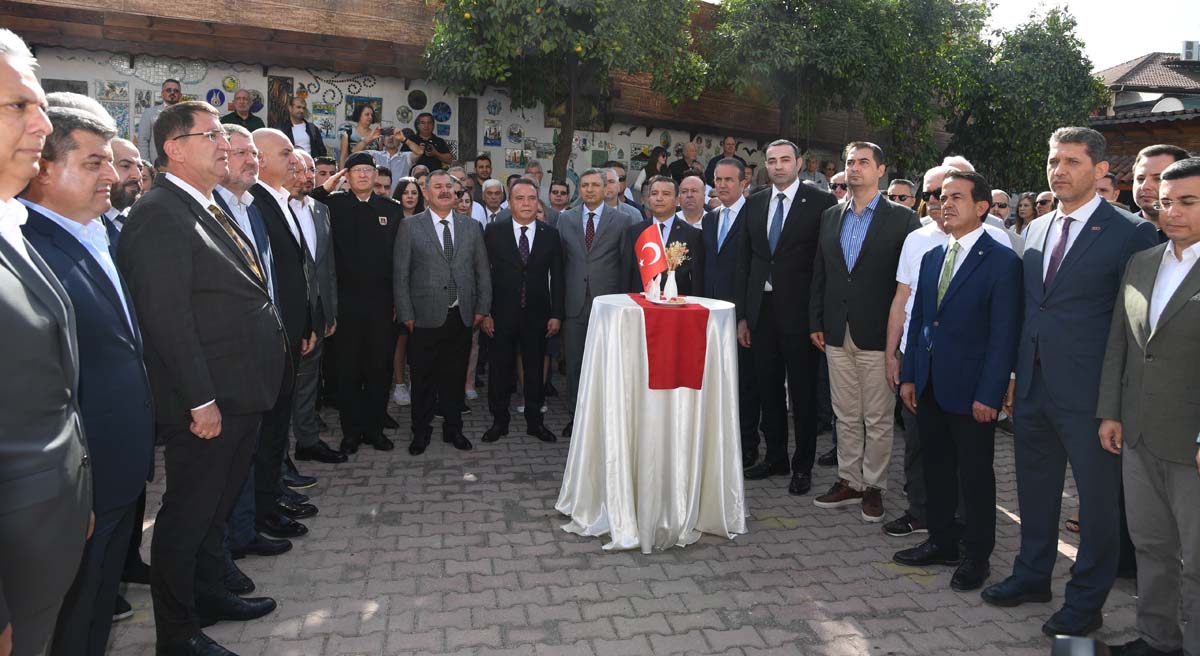 Basın Tarihine Işık Tutan Galeri Antalyada Açıldı 01