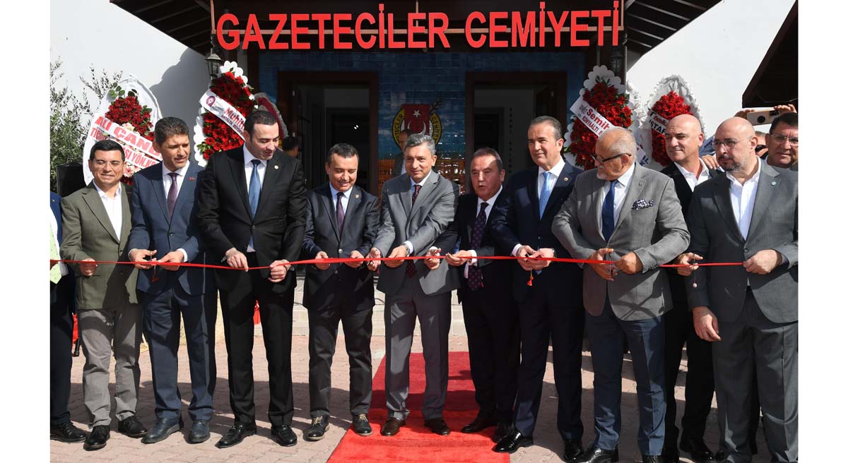 Basın Tarihine Işık Tutan Galeri Antalyada Açıldı 04