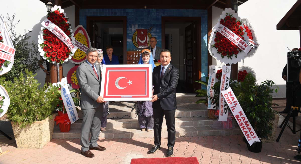 Basın Tarihine Işık Tutan Galeri Antalyada Açıldı 05