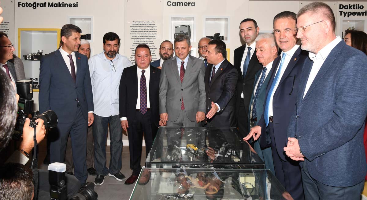 Basın Tarihine Işık Tutan Galeri Antalyada Açıldı 06