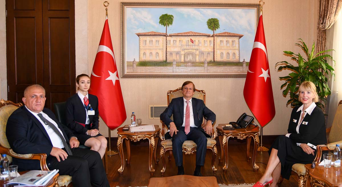 Vali Vekili Arat Jill Morrıs i Kabul Etti 01