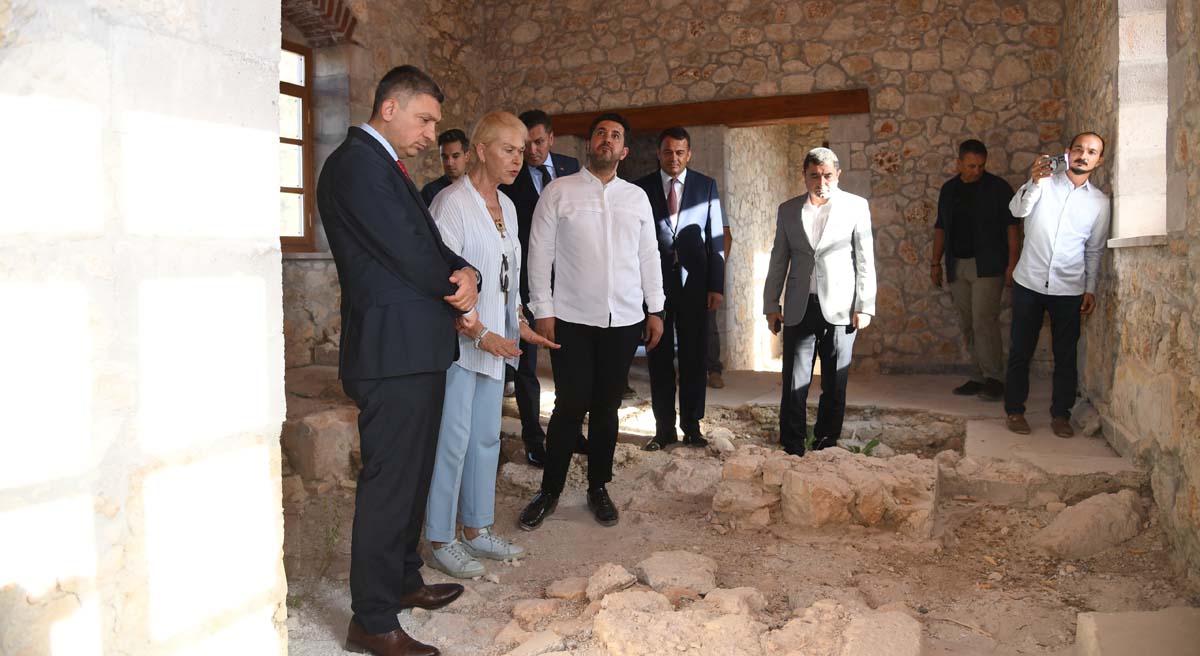 Vali Şahin Kaş İlçesini Ziyaret Etti 04