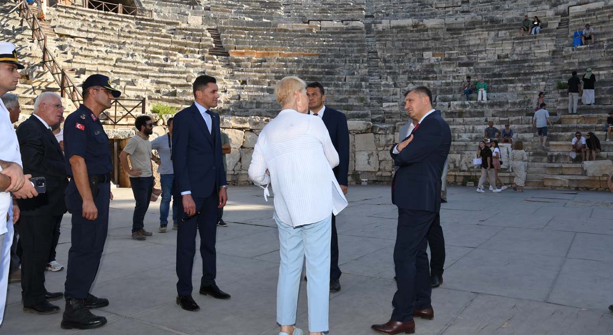 Vali Şahin Kaş İlçesini Ziyaret Etti 05