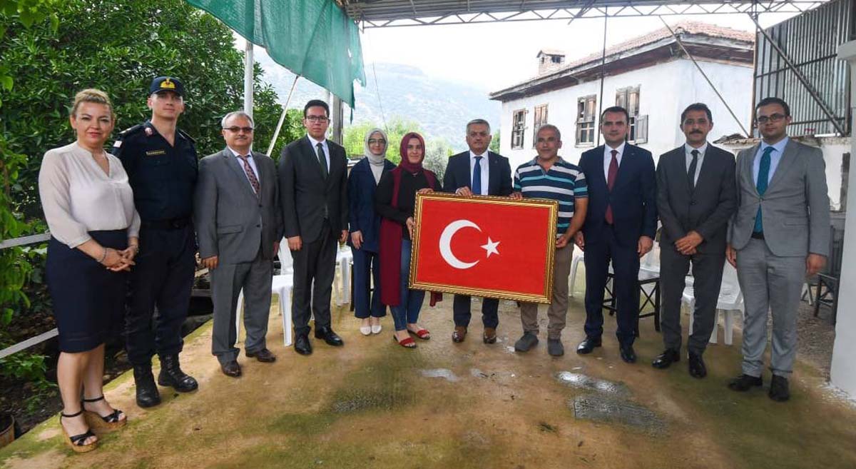 Büyük Türk Milleti Daima Şehit Ailelerimizin Yanındadır 02