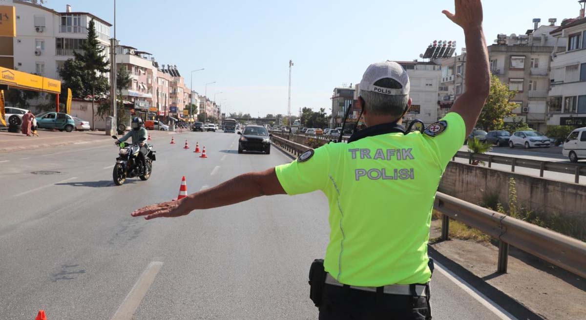Antalya da 15273 Araç Denetlendi 01
