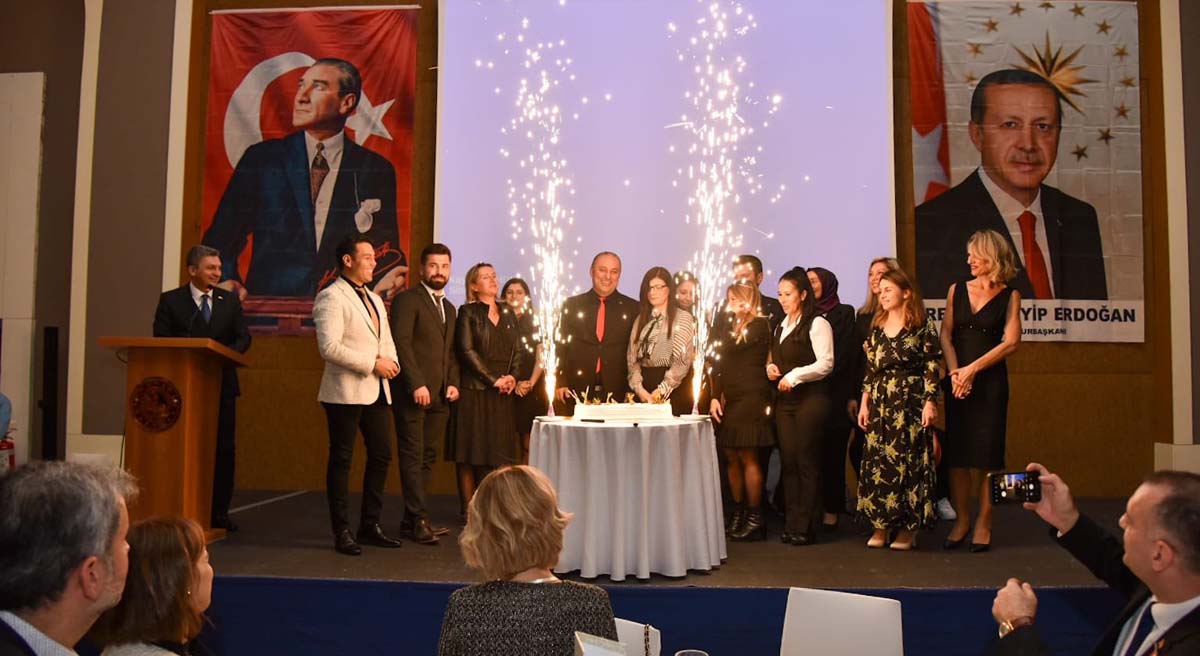 Vali Şahin - Sizler Atatürk ün Yolunda Giden Öğretmenlersiniz 03