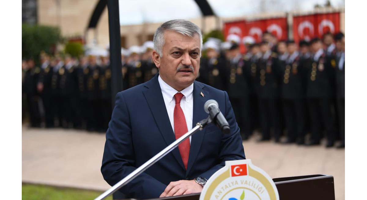 Yüce Türk Milleti Size Minettar 02