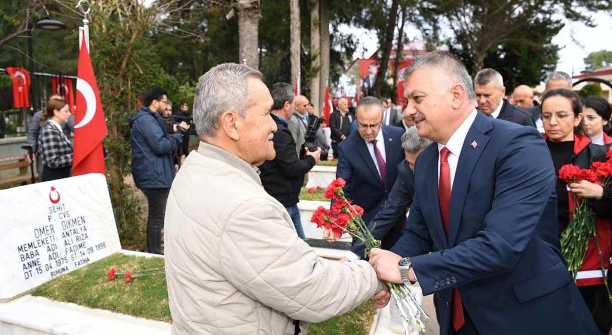 Yüce Türk Milleti Size Minettar 07