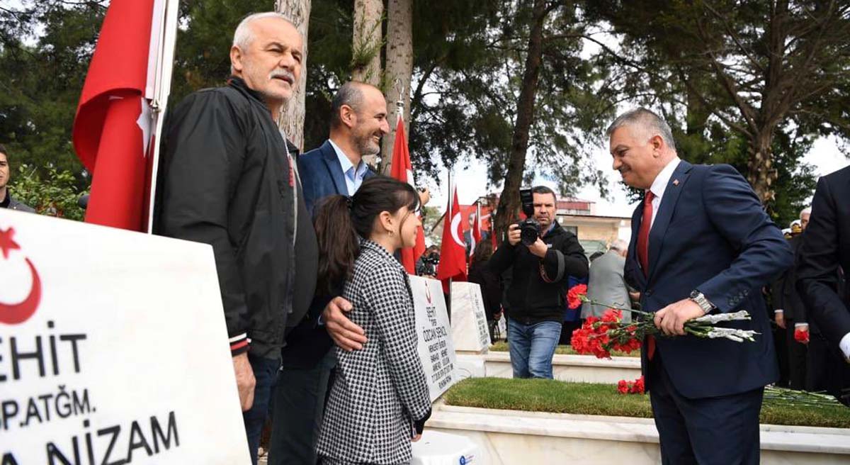 Yüce Türk Milleti Size Minettar 10