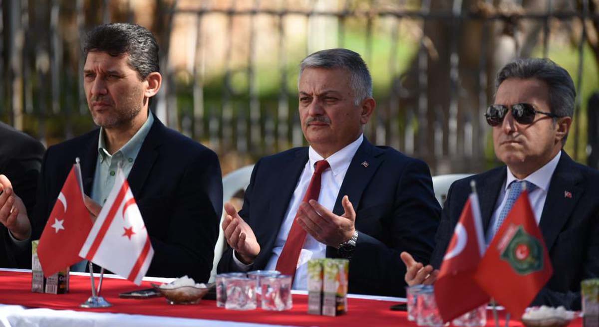Yüce Türk Milleti Size Minettar 14