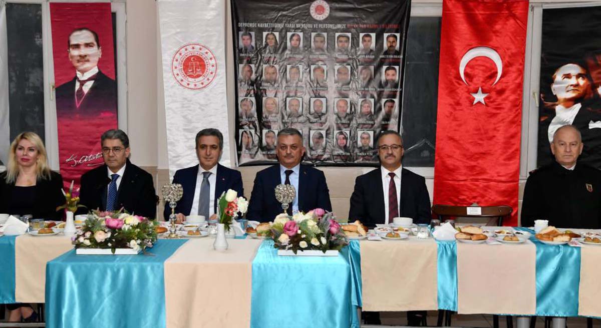 Vali Yazıcı Antalya E Tipi Kapalı Ve Açık Ceza İnfaz Kurumu Müdürlüğündeki İftara Katıldı 01