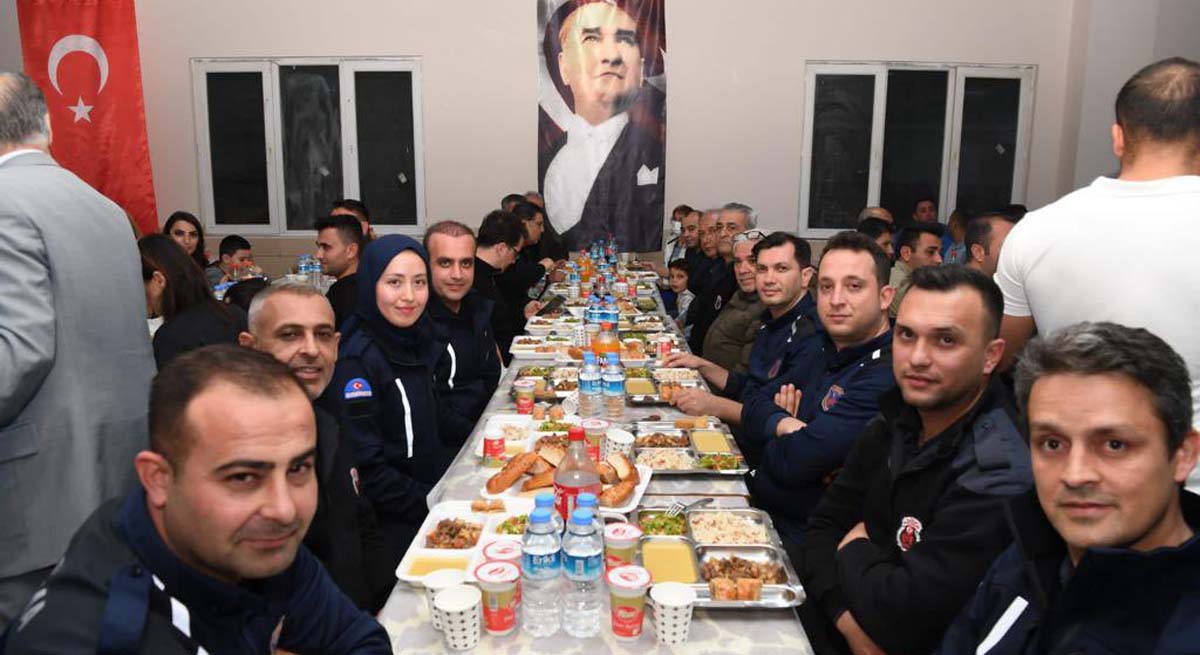 Vali Yazıcı Antalya E Tipi Kapalı Ve Açık Ceza İnfaz Kurumu Müdürlüğündeki İftara Katıldı 03