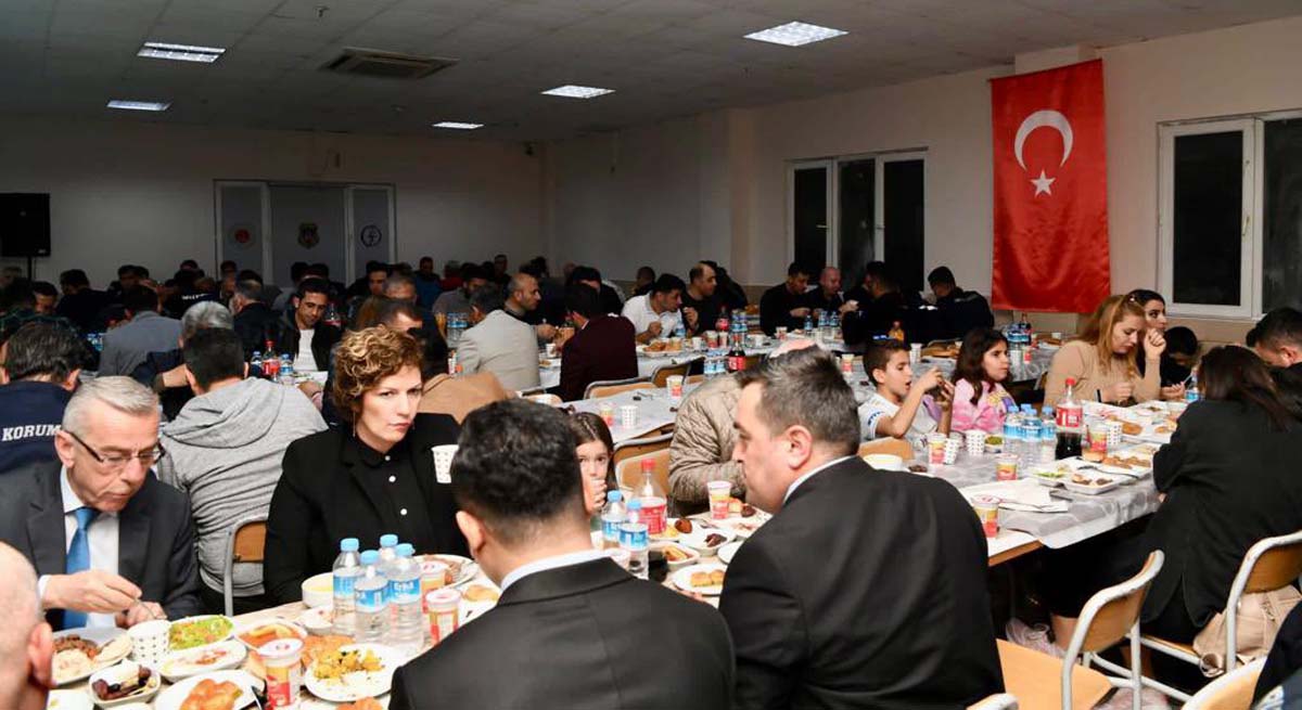 Vali Yazıcı Antalya E Tipi Kapalı Ve Açık Ceza İnfaz Kurumu Müdürlüğündeki İftara Katıldı 04