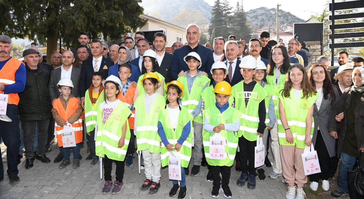 Vali Yazıcı Ve Bakan Ersoy İbradıyı Ziyaret Etti 02