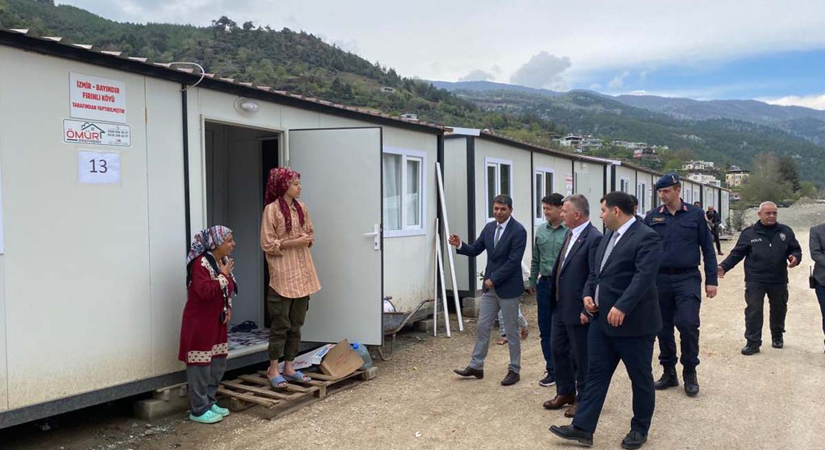 Vali Yazıcı Ramazan Bayramında Osmaniyedeki Depremzedeleri Ziyaret Etti 02