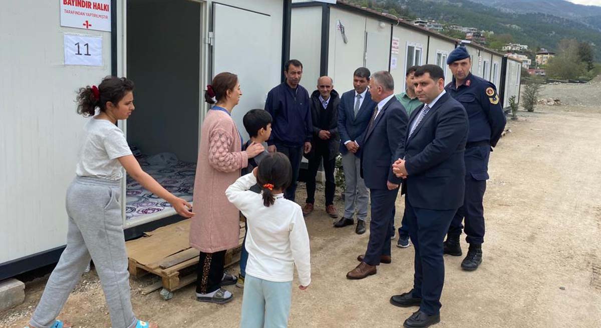 Vali Yazıcı Ramazan Bayramında Osmaniyedeki Depremzedeleri Ziyaret Etti 03