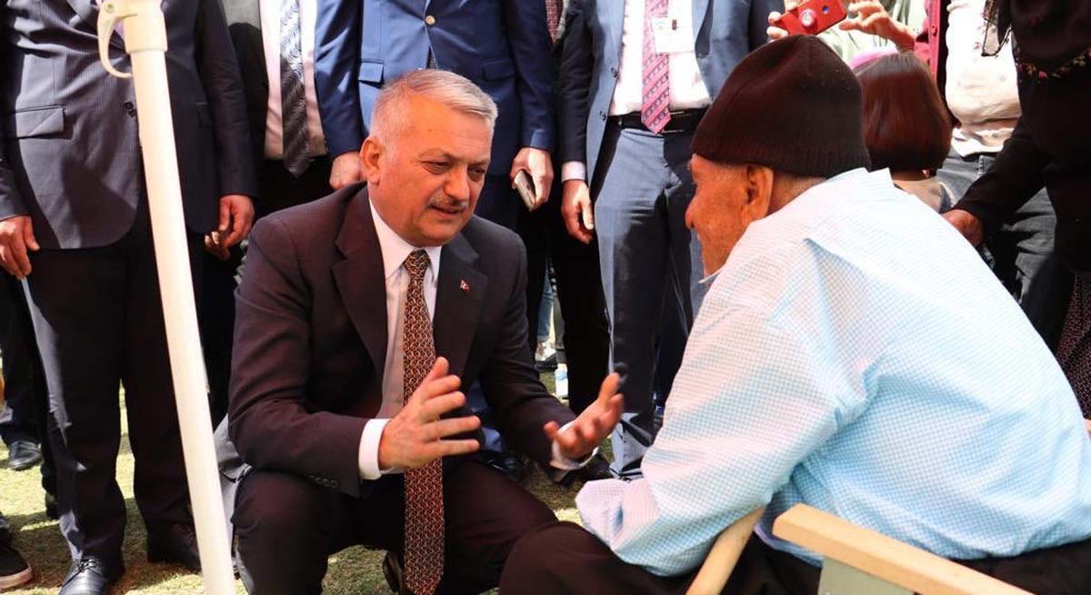 Vali Yazıcı Ramazan Bayramında Osmaniyedeki Depremzedeleri Ziyaret Etti 05