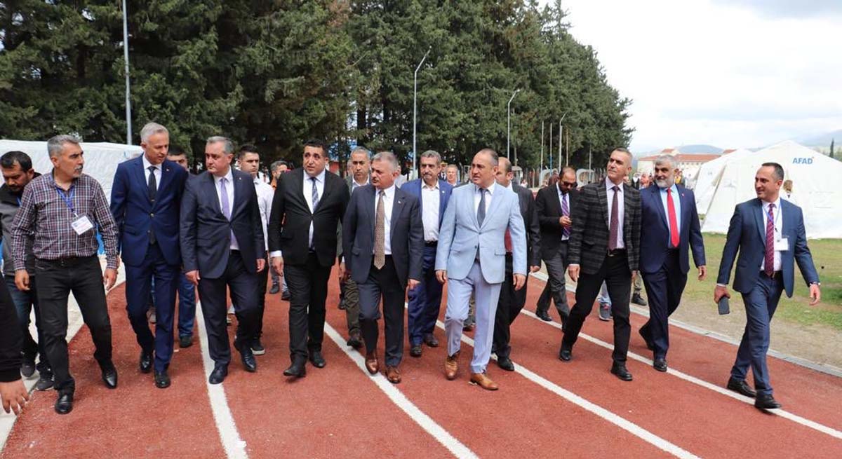 Vali Yazıcı Ramazan Bayramında Osmaniyedeki Depremzedeleri Ziyaret Etti 09