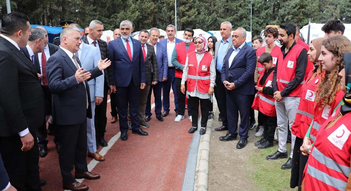 Vali Yazıcı Ramazan Bayramında Osmaniyedeki Depremzedeleri Ziyaret Etti 10