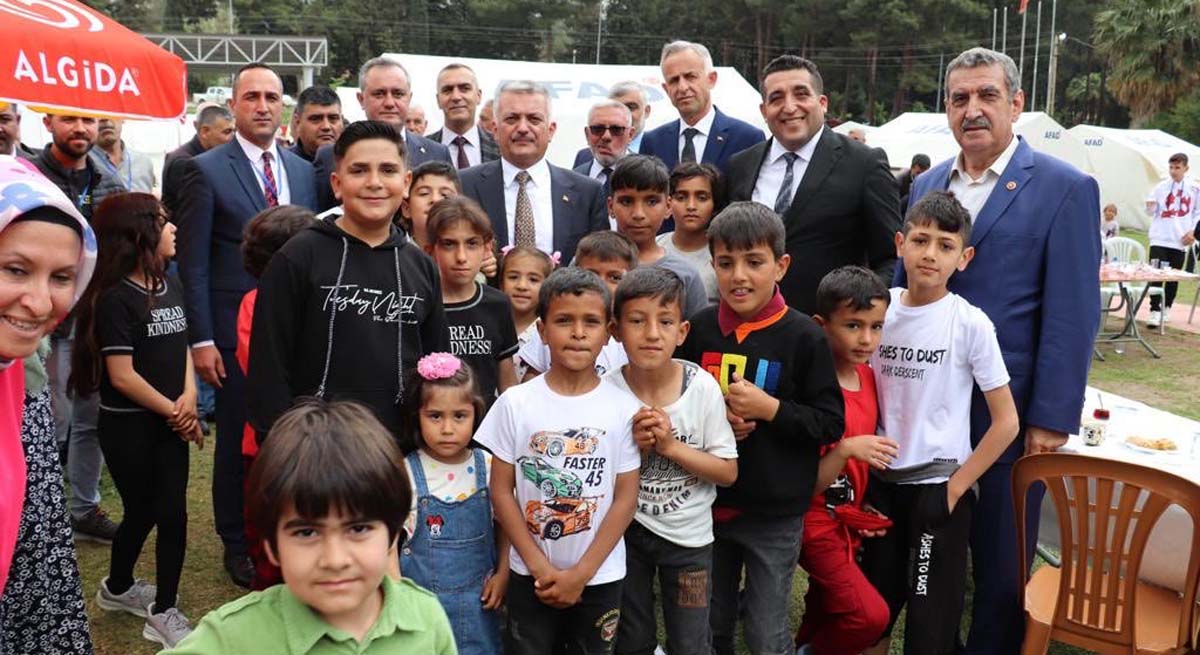 Vali Yazıcı Ramazan Bayramında Osmaniyedeki Depremzedeleri Ziyaret Etti 11