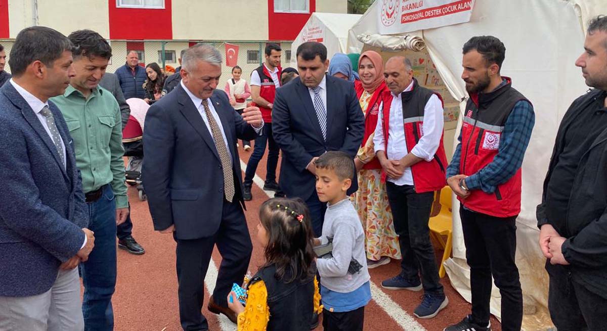 Vali Yazıcı Ramazan Bayramında Osmaniyedeki Depremzedeleri Ziyaret Etti 12