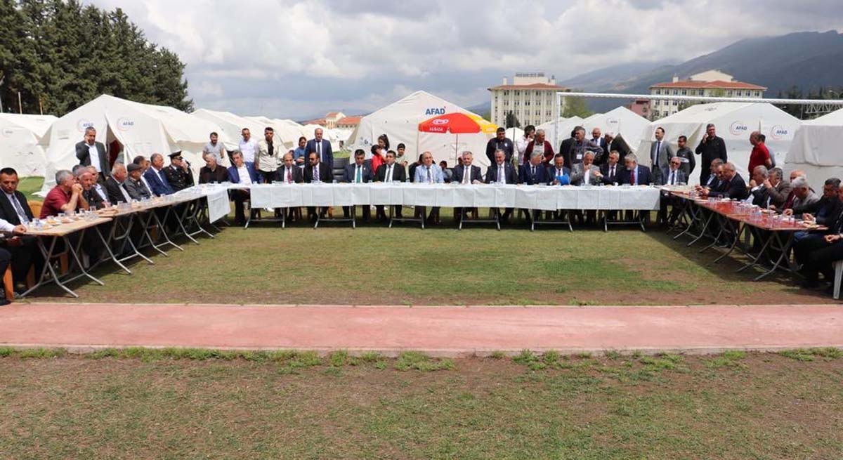 Vali Yazıcı Ramazan Bayramında Osmaniyedeki Depremzedeleri Ziyaret Etti 13