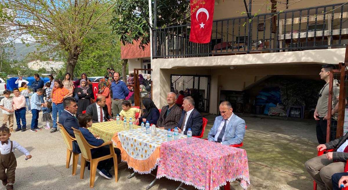 Vali Yazıcı Ramazan Bayramında Osmaniyedeki Depremzedeleri Ziyaret Etti 17
