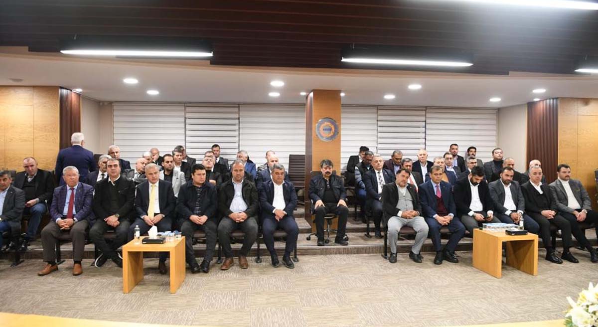 Vali Yazıcı Esnaf Ve Sanatkârlar Odaları Başkanlarıyla Bir Araya Geldi 03