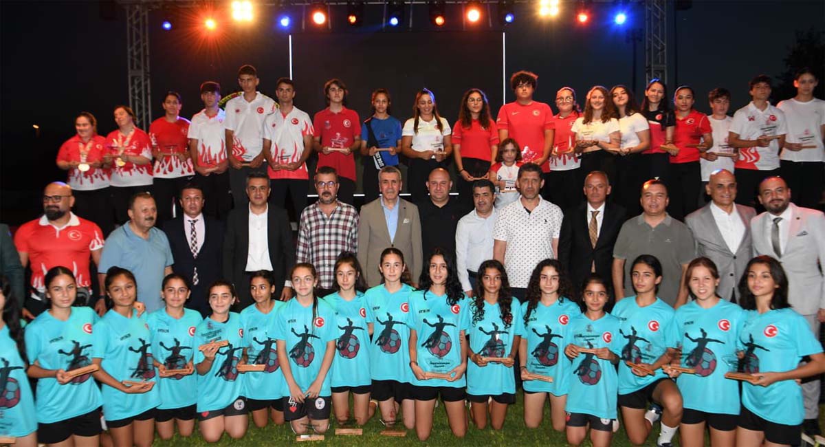 12 Antalya’nın Altın Çocukları Ödüllendirildi