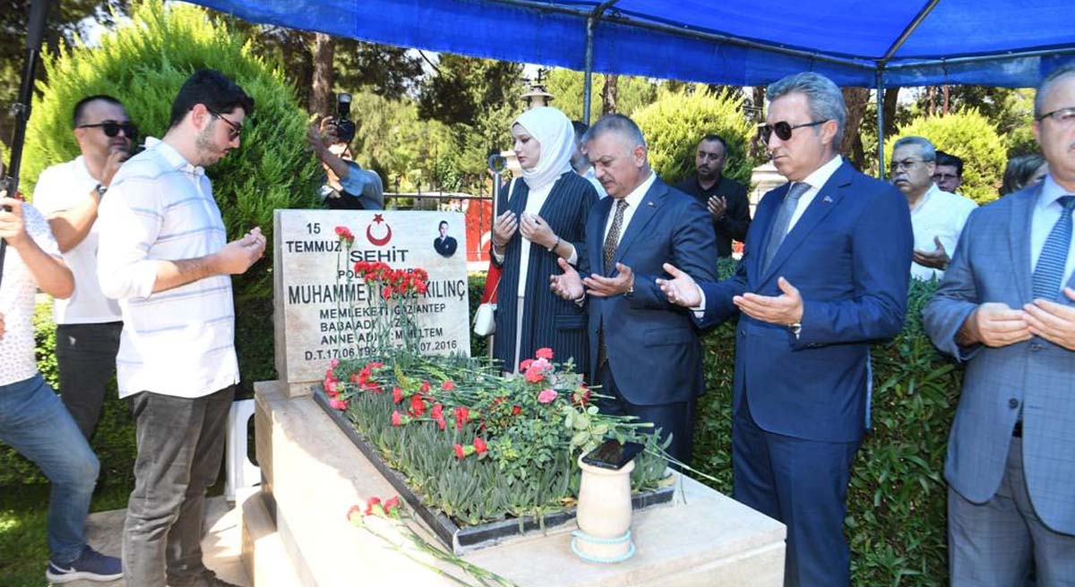 15 Temmuzun 7 inci Yıl Dönümünde Şehitler Mezarı Başında Anıldı 02