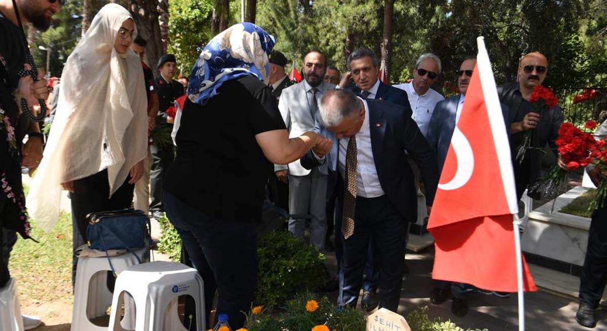15 Temmuzun 7 inci Yıl Dönümünde Şehitler Mezarı Başında Anıldı 03