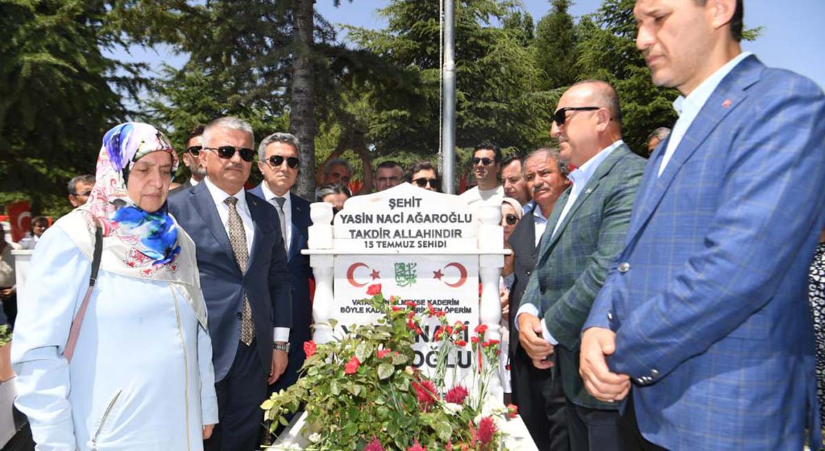 15 Temmuzun 7 inci Yıl Dönümünde Şehitler Mezarı Başında Anıldı 08