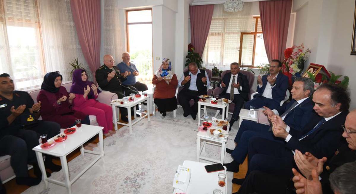 15 Temmuzun 7 inci Yıl Dönümünde Şehitler Mezarı Başında Anıldı 09
